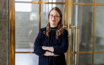 Kymmenientuhansien koululaisten taide-elämykset uhkaavat loppua: oppositiokansanedustajat vaativat Taidetestaajien rahoituksen vakiinnuttamista